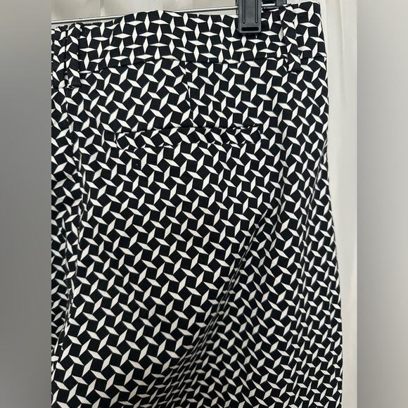 New York & Co Stretch Ankle Length Pant mid size zipper front and back pockets - Picture 4 of 6